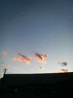 雲の色やばえ