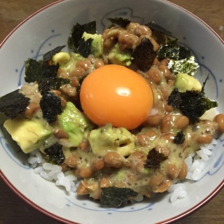 納豆アボカド丼